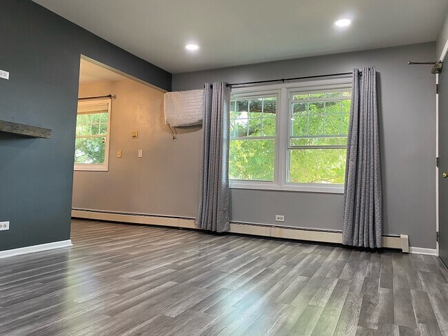 Foto del edificio - 133 S Whispering Hills Dr