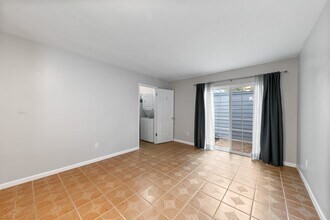 Building Photo - 701 Rosedale St