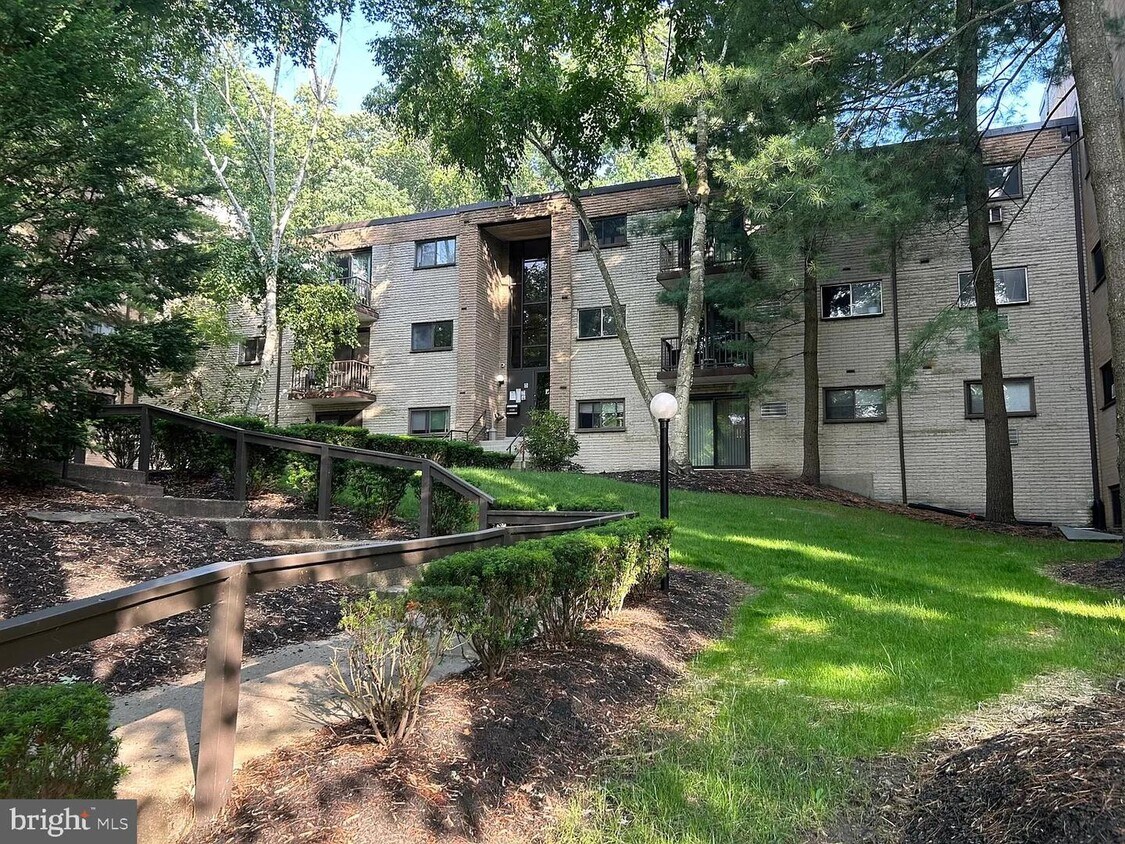 Primary Photo - 400 Glendale Rd