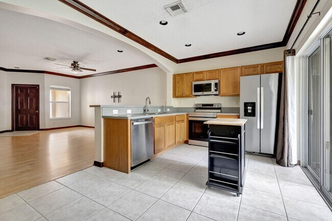 Building Photo - 13789 Creston Pl