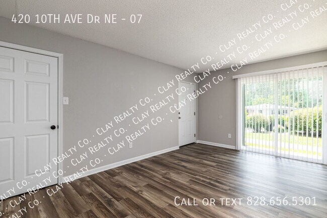 Foto del edificio - 420 10th Ave Dr NE