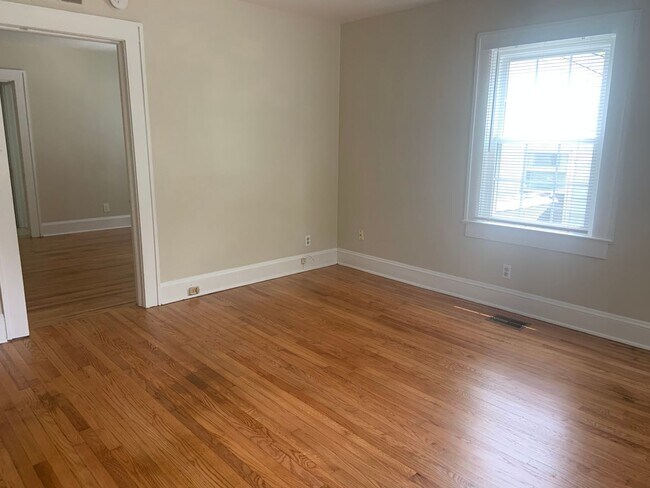 Foto del edificio - 1 BR Apartment Available in Greensboro