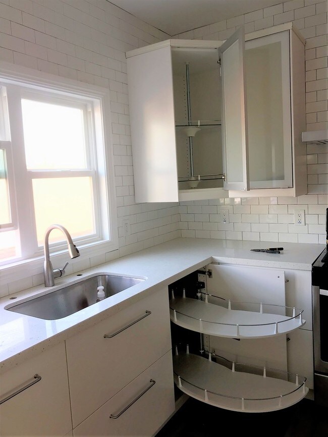Building Photo - Brand New Remodeled  Luxurious Apartment
