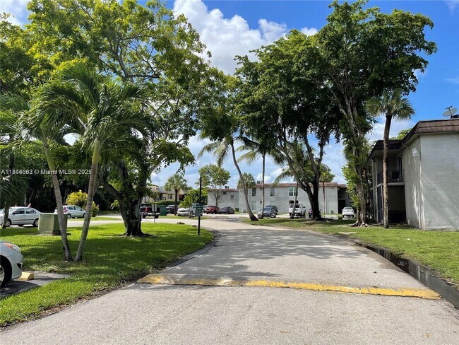 Foto del edificio - 10389 N Kendall Dr