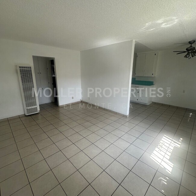 Foto del edificio - 1 bed/1bath apartment FOR RENT- 14520 Amar...