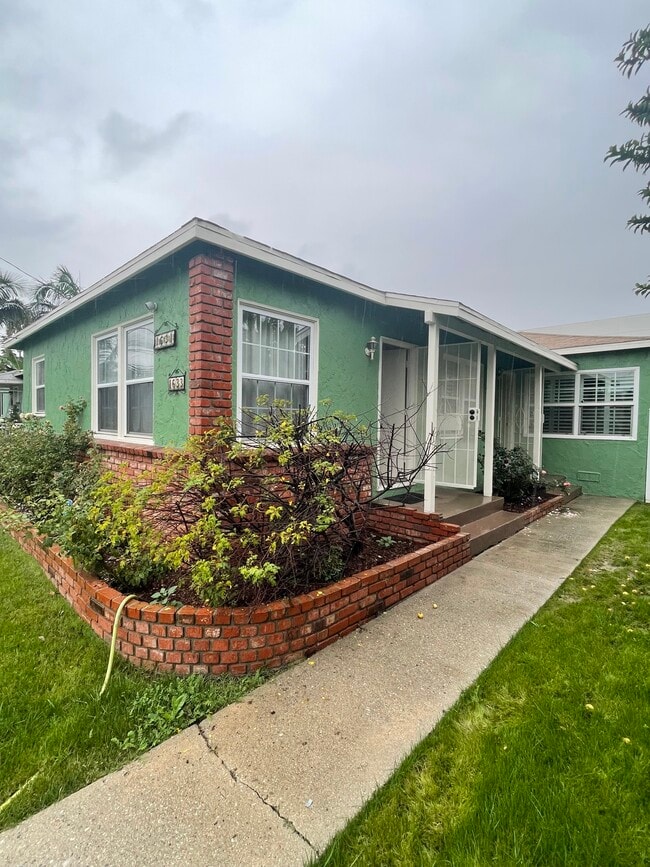 Building Photo - 1631 Del Amo Blvd