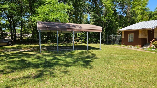 Building Photo - Rent - 3 bed 1 bath home