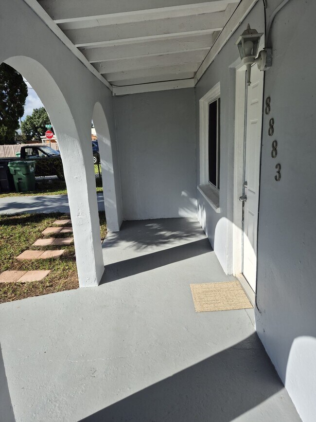 Building Photo - 8883 SW 126th Ter