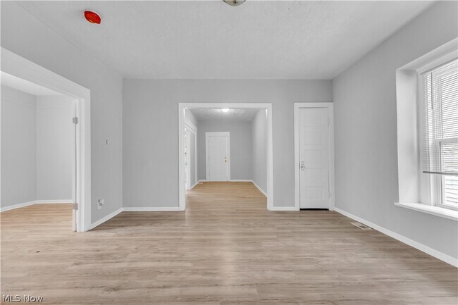 Foto del edificio - 3139 W 88th St