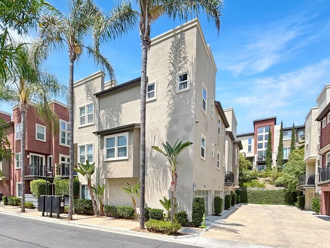 Foto del edificio - Stunning 3B/3.5BA Townhouse in Mission Val...