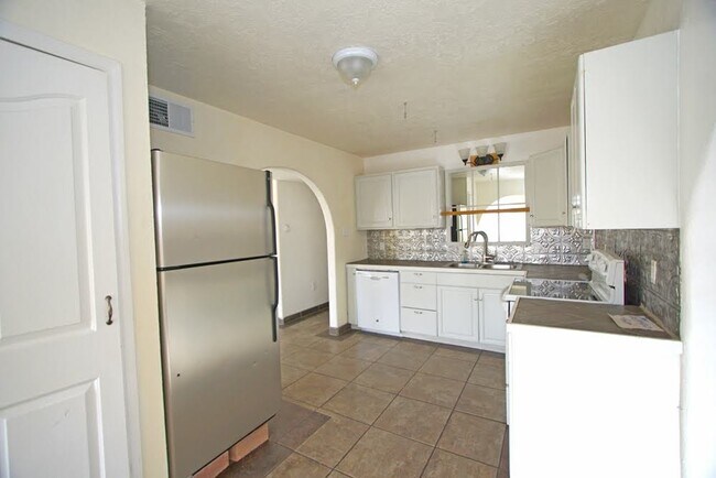 Foto del edificio - 989 Avenida de las Campanas