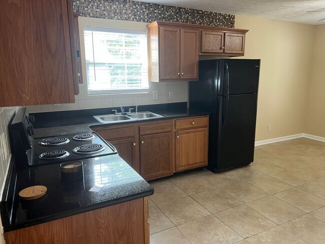 Foto del edificio - 3 bedroom 2 bath single family home for RENT!