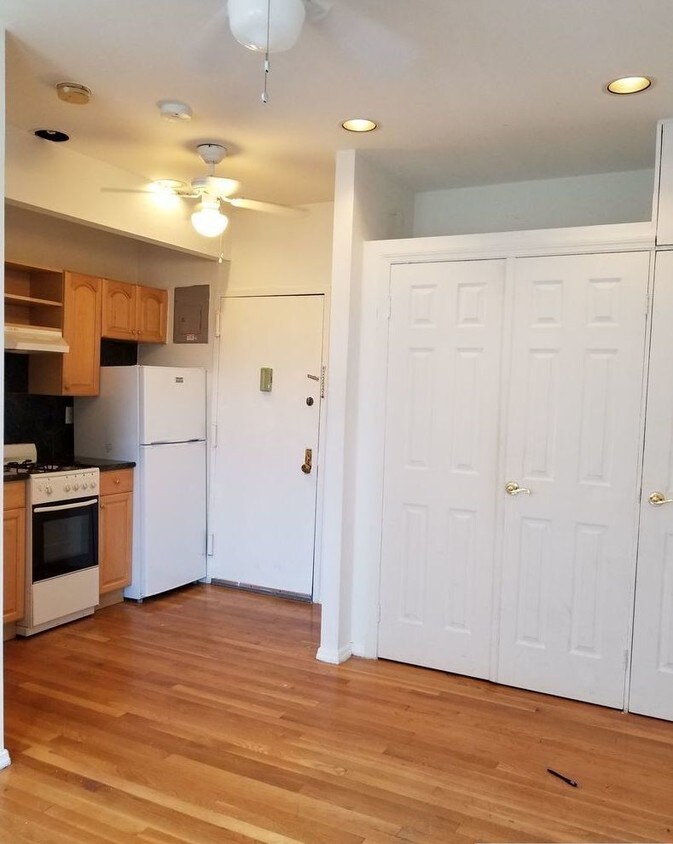 Foto principal - 82 W 105th St