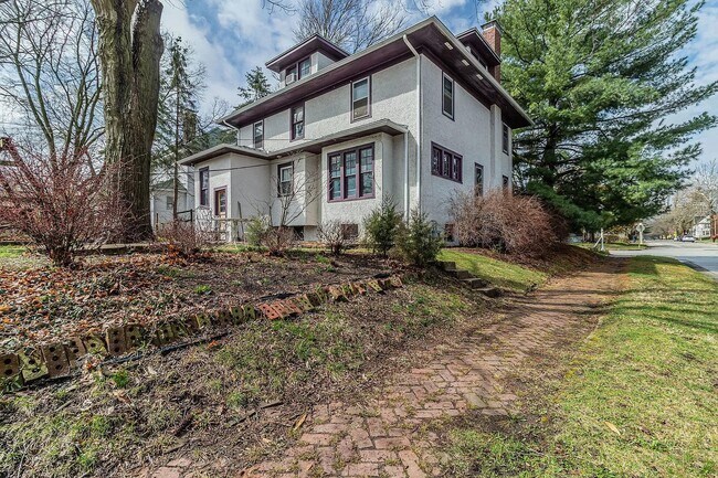 Vista posterior - 602 S Broadway Ave