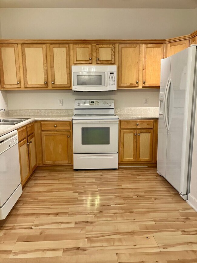 Building Photo - Holiday PRICE DROP! Corner lot townhome near Percy Priest Lake