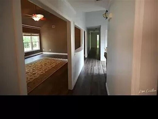 Building Photo - Cozy home for you