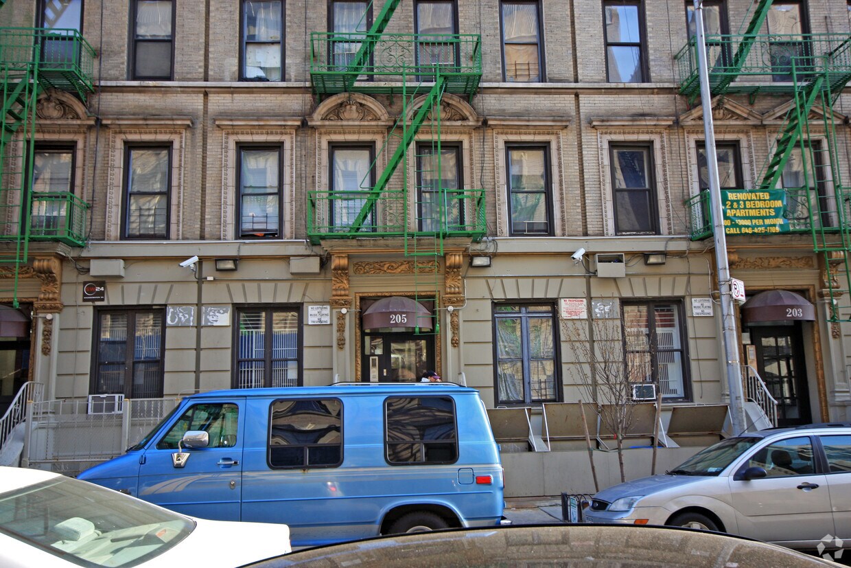 Building Photo - 205 W 109th St