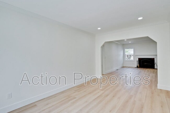 Building Photo - 207 Haight St
