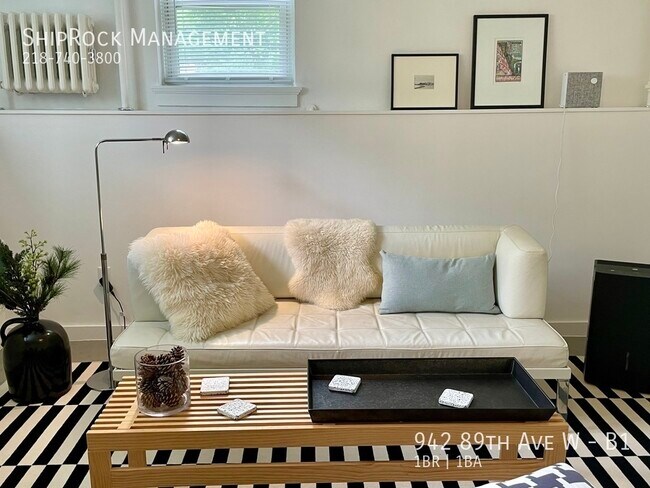 Foto del edificio - 942 89th Ave W