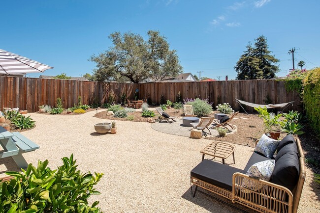 Building Photo - 3017 Puesta Del Sol