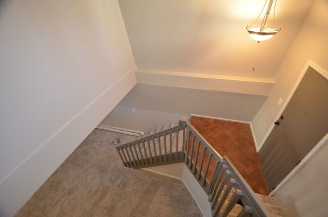 Building Photo - Storage, bus route, w/d and recently updat...
