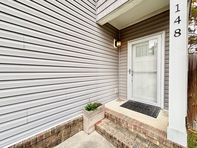 Foto del edificio - Gorgeous Home in Town Center Virginia Beach!