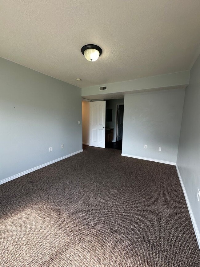 Building Photo - 1403 S 1020 W