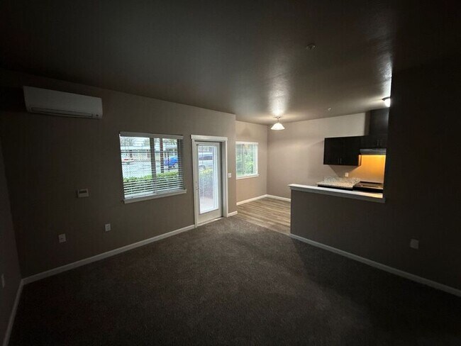 Building Photo - 4225 Hawthorne Ave NE