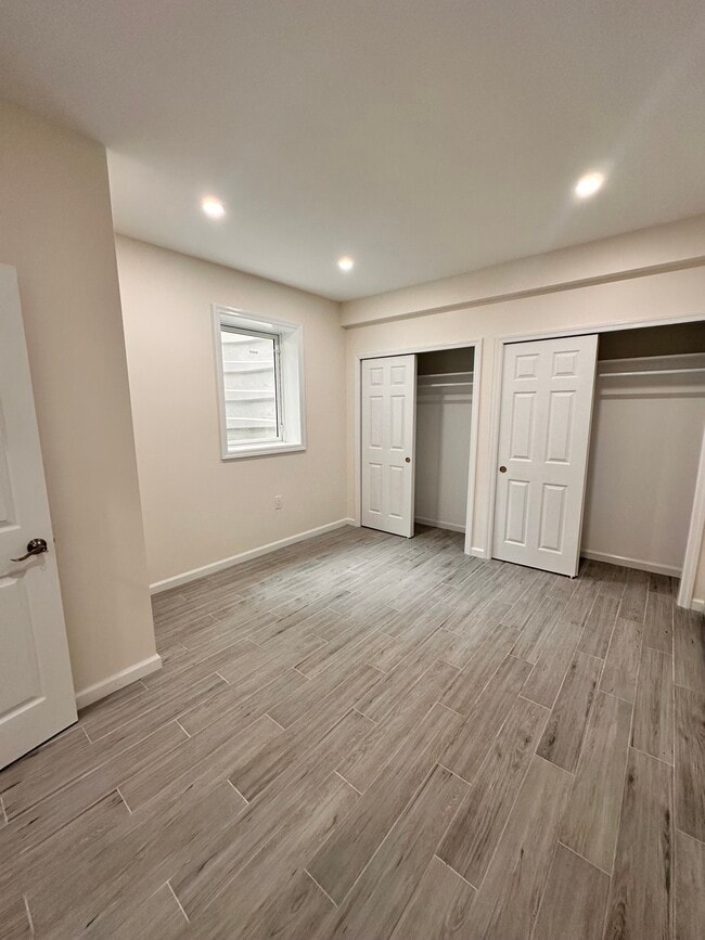 Building Photo - 105 Deer Park Rd