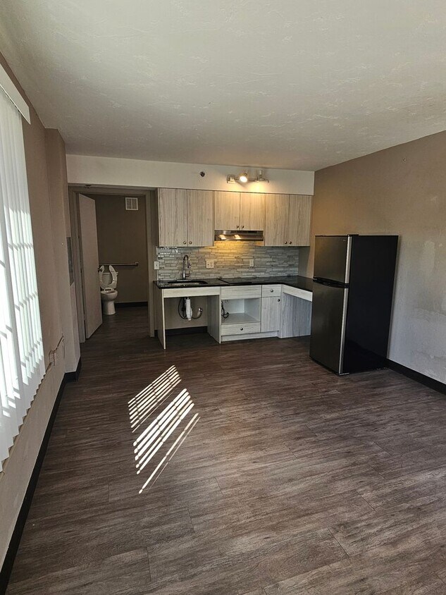 Primary Photo - Remodeled Studio Apartments Near Memorial ...