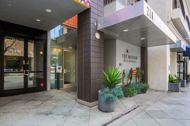 Mayfair Entrance Side View - Mayfair Residences at Santa Monica Beach