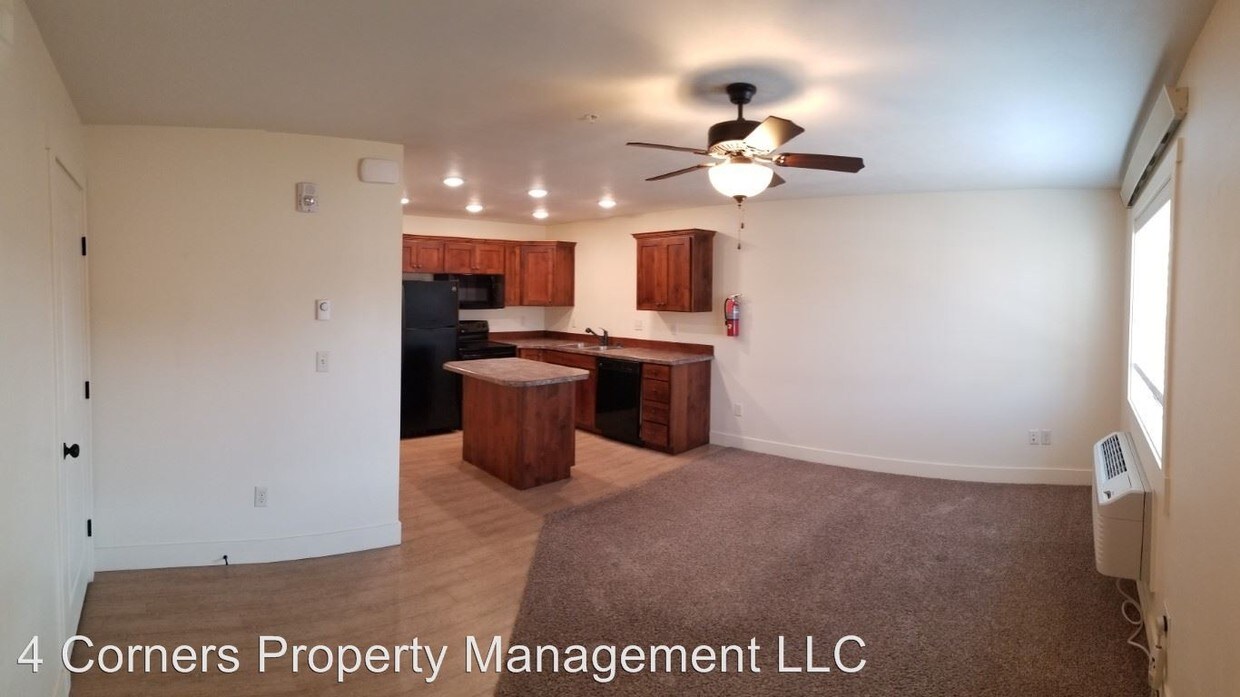 Foto principal - 890 Everett Pl