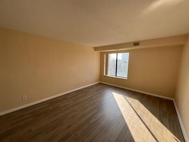 Foto del edificio - 16400 N Park Dr