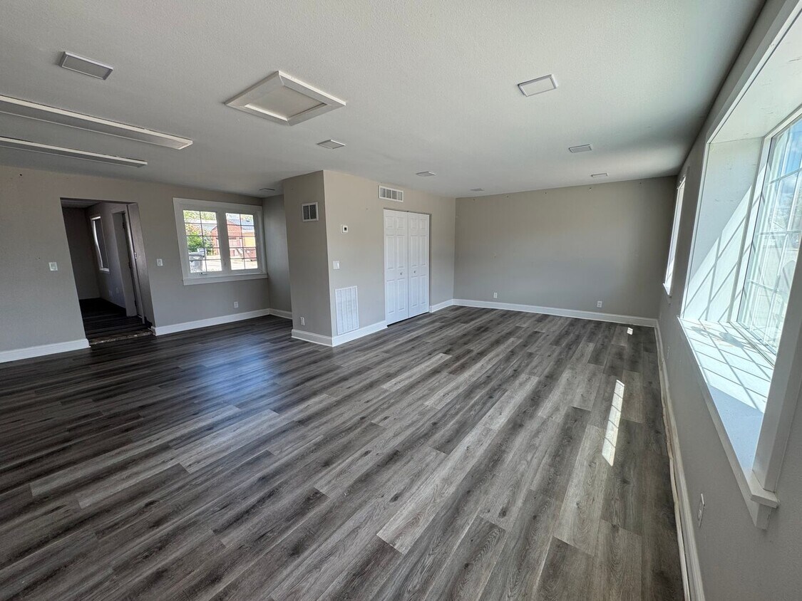 Foto principal - 104 1st St NE