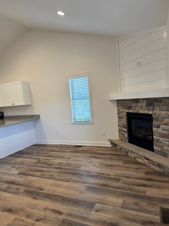 Building Photo - 223 Ava Wy