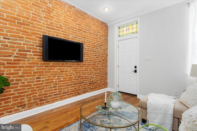 Brick accent wall - 7 E Fort Ave