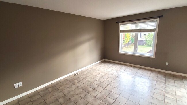 Photo du bâtiment - 916-911 11 St