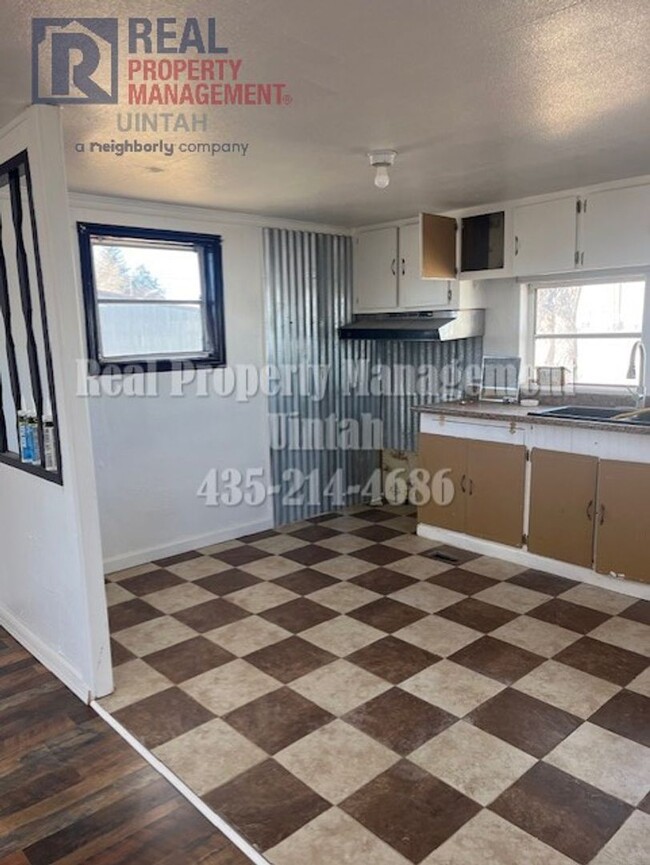 Building Photo - Cute 2 Bedroom, 1 Bathroom Trailer Home. S...