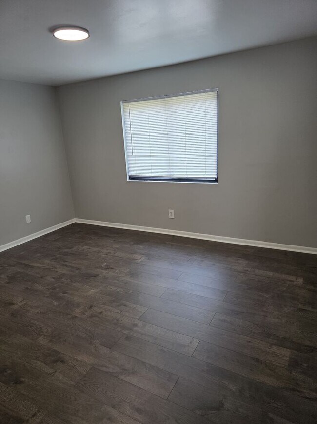 Building Photo - 640 Glendale Pl