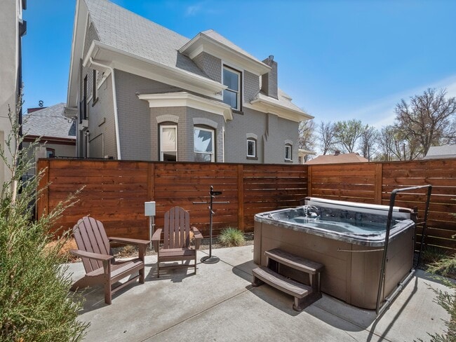 Hot Tub - Shared w Neighbor Unit - 3840 Eliot St