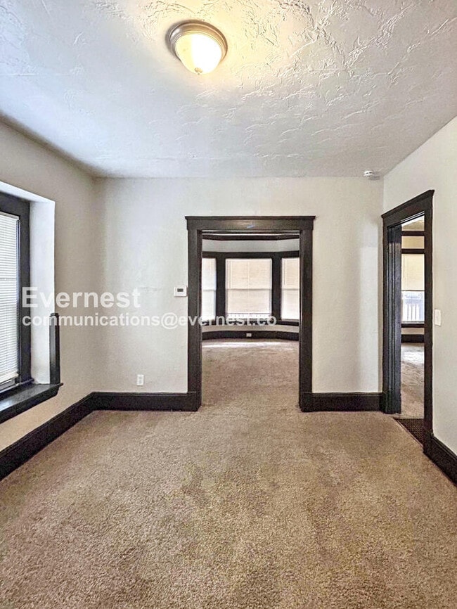 Building Photo - 10911 Hathaway Ave