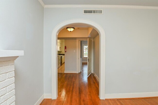 Building Photo - 4312 Roseland St
