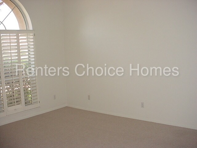 Building Photo - 725 N Cholla St