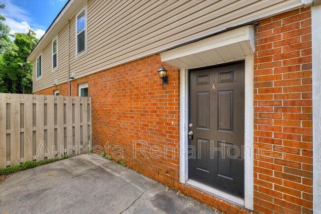 Foto del edificio - 4014 Wheeler Woods Rd