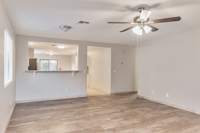 Building Photo - 16209 W Hearn Rd