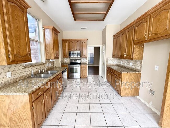 Building Photo - 8902 Bayshore Ln
