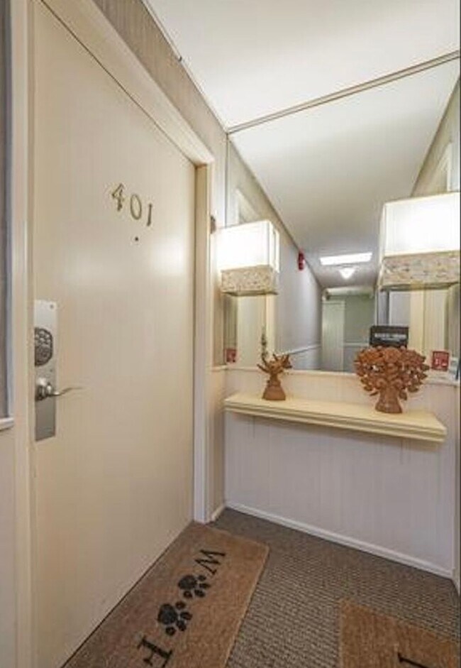 Foto del edificio - Boutique Condo with Stunning Views of Elliot Bay!