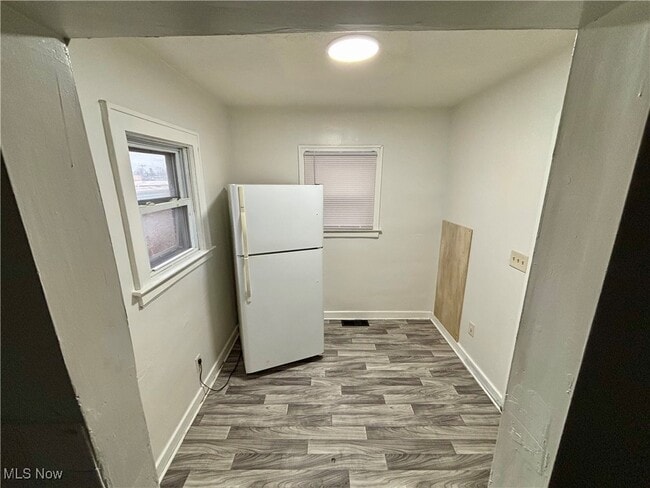 Building Photo - 958 E Wilbeth Rd