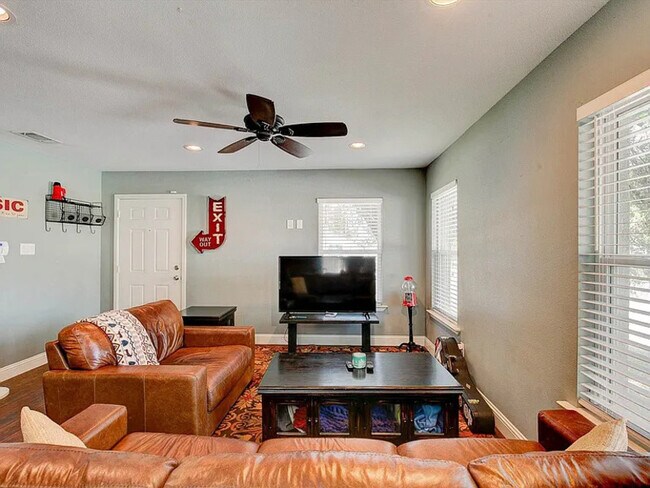 Foto del edificio - 3201 Forest Park Blvd