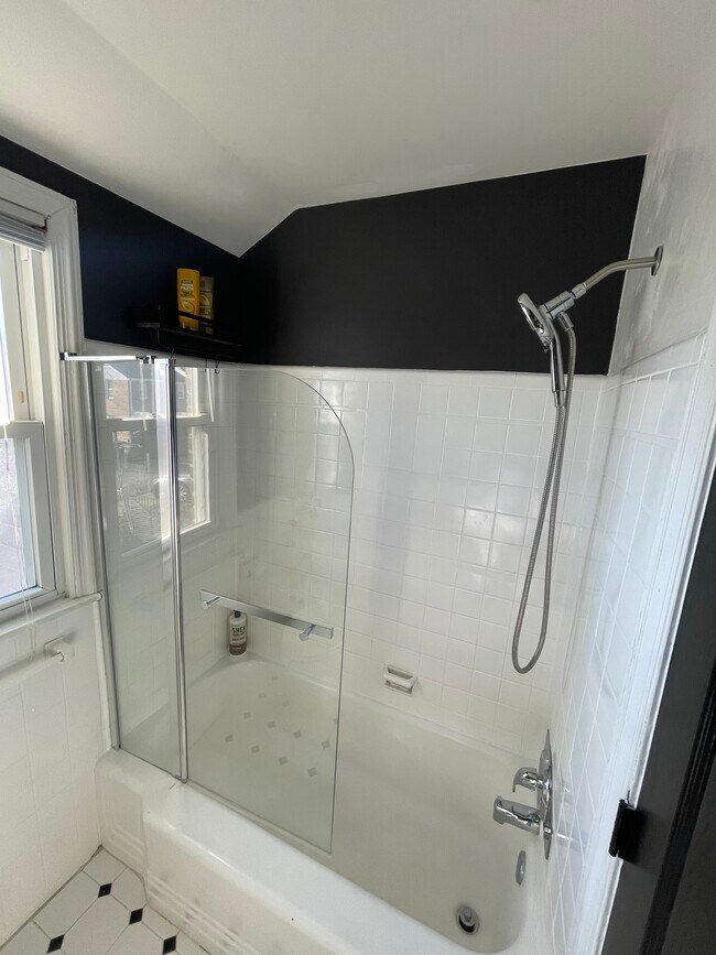 Foto del edificio - 645 Farragut Pl NE